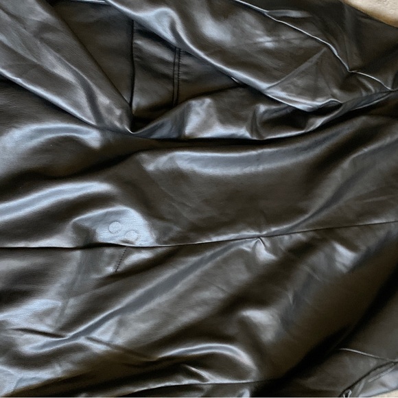 Leather blazer xl. Very soft. Xl excellent fit. Vegan leather. - Picture 5 of 9